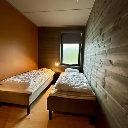 Lejlighed Modern 2-bedroom With Balcony And Mountain Views