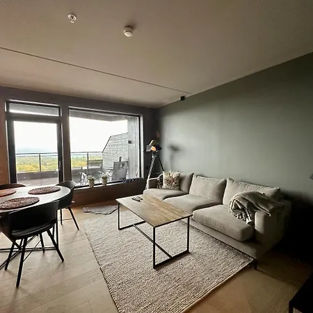 Modern 2-bedroom With Balcony And Mountain Views *